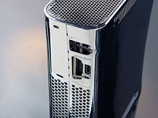Illustration for article titled XCM Chrome Xbox 360, From Drab to Fab(ricated)
